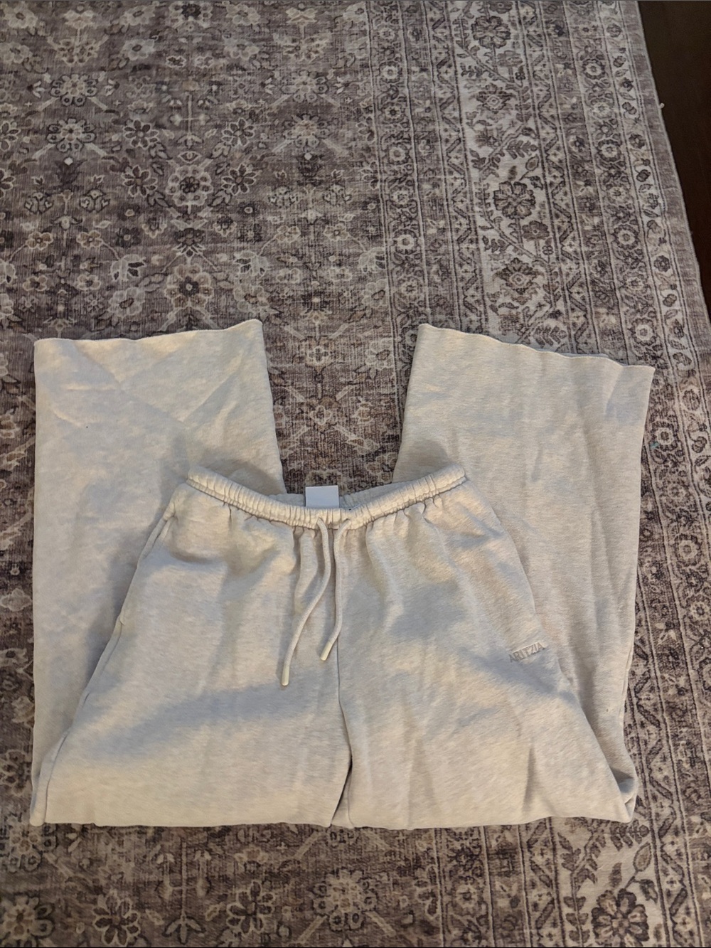 Aritzia Mega fit